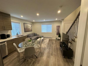Bright and cozy modern home in Vancouver - central to YVR-Downtown - Free Private Parking